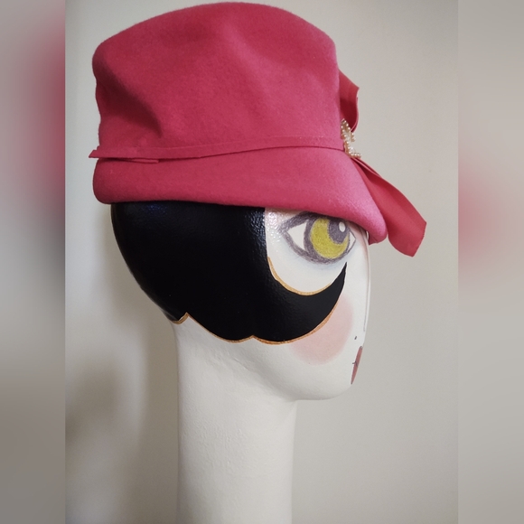 Vintage Felt 100%Wool 💞Fuchsia Hat with Pearl⚪Detail ~`• - Picture 6 of 11